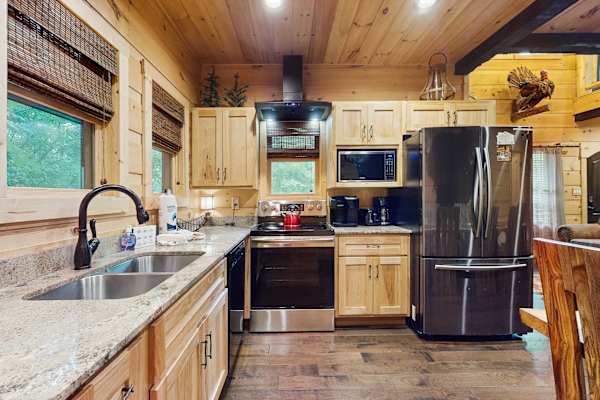 The Grand Fir Creekside Chalet Near Downtown photo 3