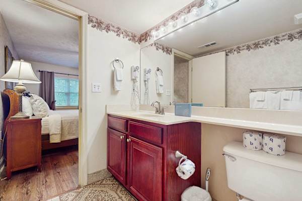 Gatehouse Condos – Roaring Romance photo 3