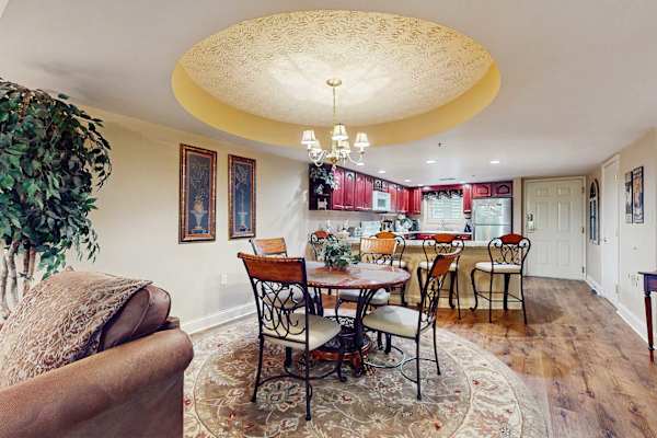 Gatehouse Condos – Roaring Romance photo 4