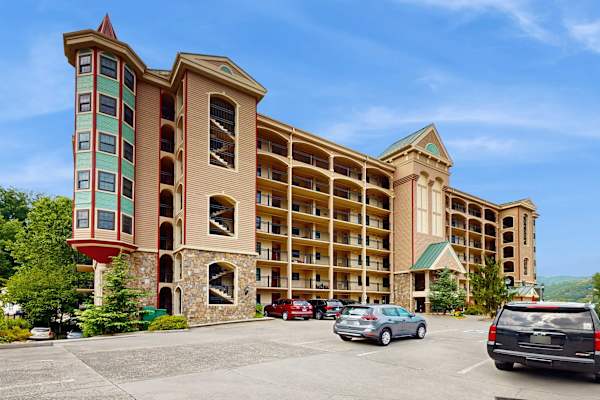Gatehouse Condos – Roaring Romance photo 5