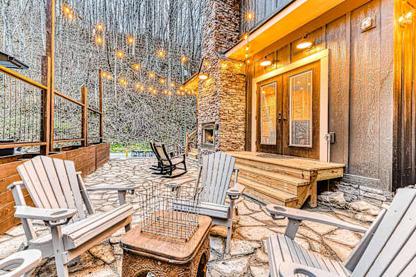 The Alpine Creekside Chalet Near Downtown photo 5