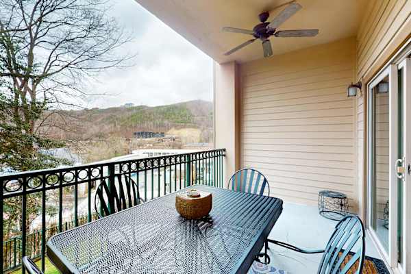 Summit Manor Condos 4032 photo 4