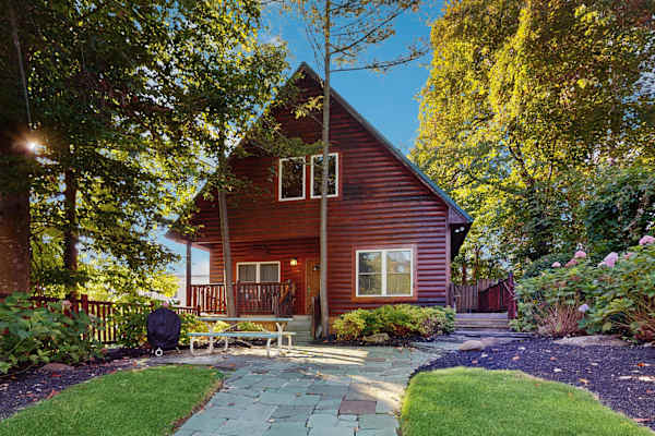 Black Bear Hideaway Cabin photo 2
