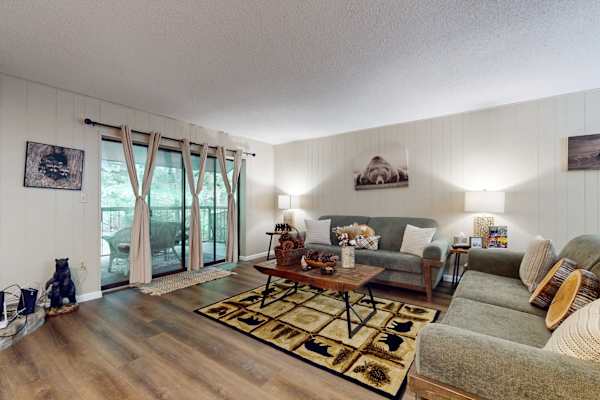 Edelweiss Condos – 3 Cubs Den photo 2