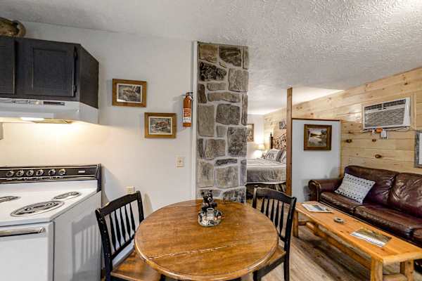 Bear Hugs Cabin photo 3