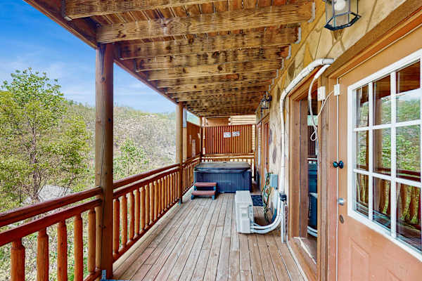 Top of the World Pool Lodge photo 5