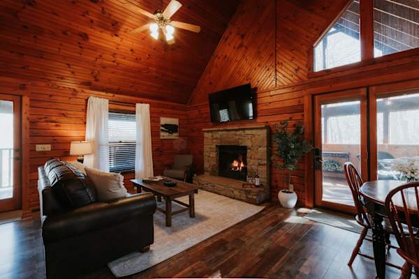 Cozy Modern Mountain Retreat photo 5
