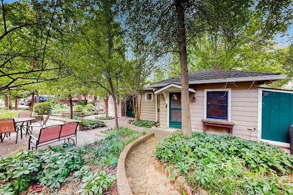 Little House Nashville – Guest House photo 4