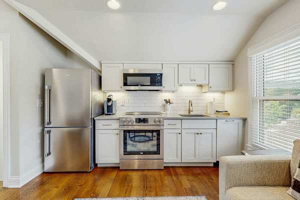 The Livery on 5th, Unit B photo 2