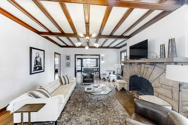 The Howe House photo 3