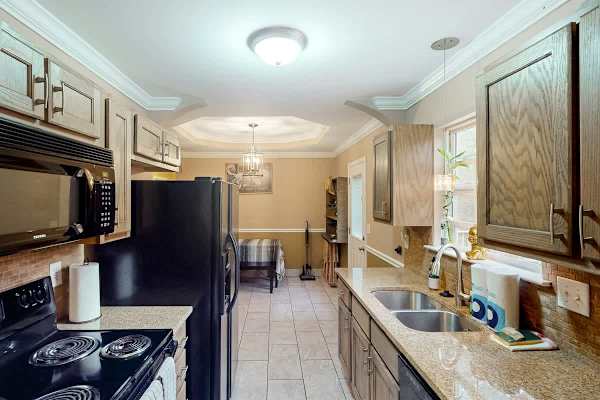 Madison Manor photo 2