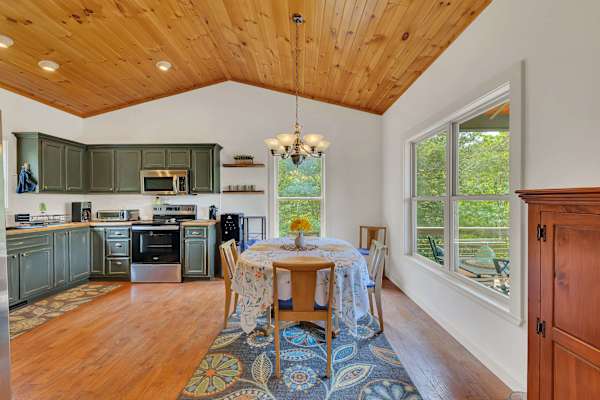 Whispering Pines Retreat photo 3