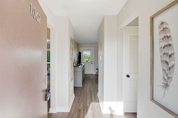 1062 Riverfront photo 2