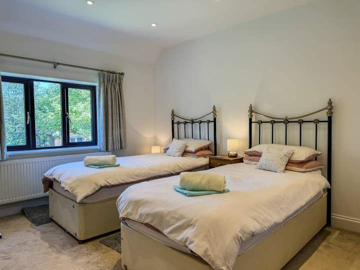 A room made for relaxation—two single beds, plenty of space, and endless comfort.