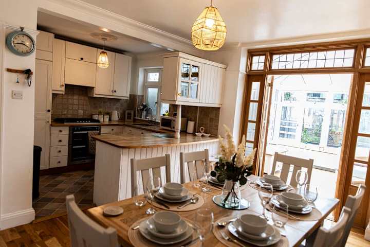 Open plan kitchen with dining table & seating available for 6 guests.