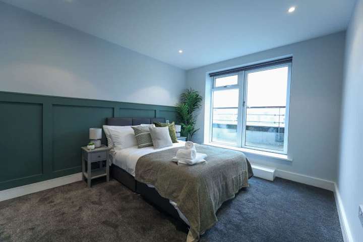 Cosy bedroom with a comfortable bed for a restful sleep.