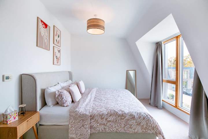 Bedroom 3 with king size bed