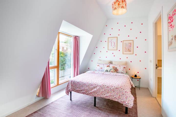 Bedroom 2 with king size bed and ensuite bathroom