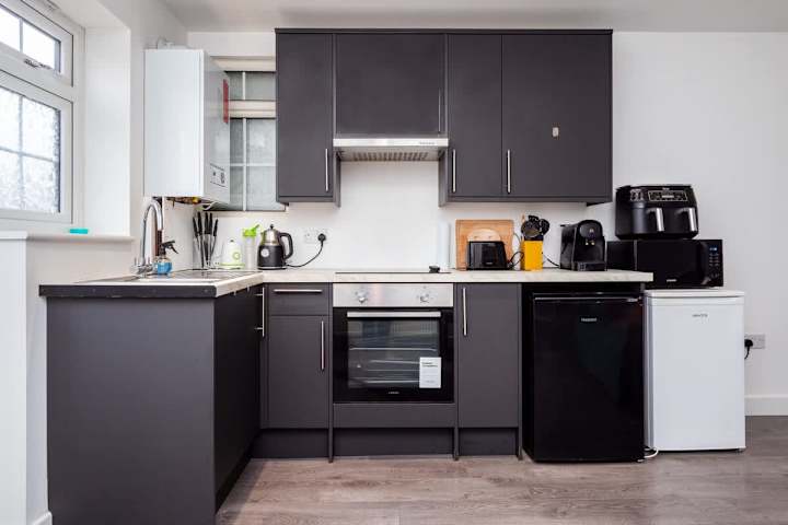 Full kitchen