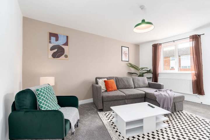 3 Bed & Spacious Parking