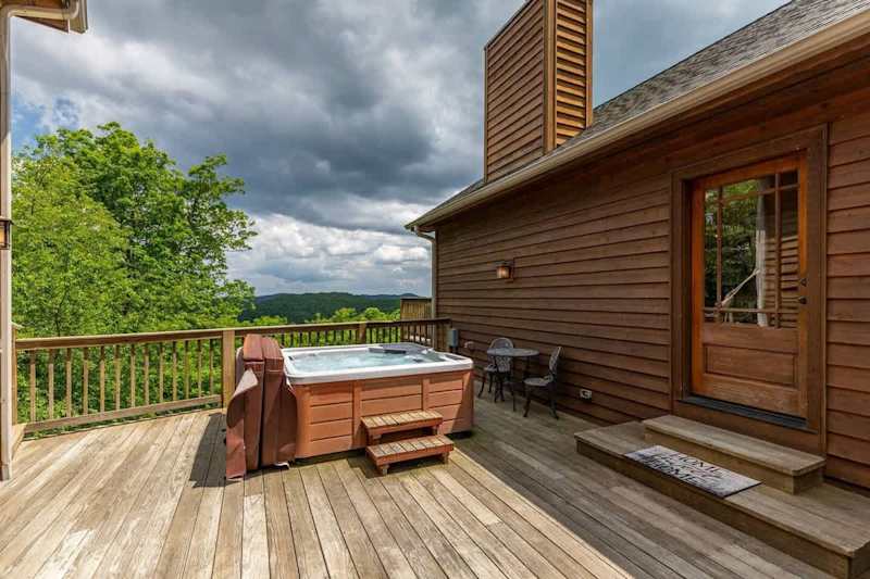 5 O'Clock between Boone & Blowing Rock - Views, hot tub, BBQ smoker, pool table!  Minutes to town., photo 4