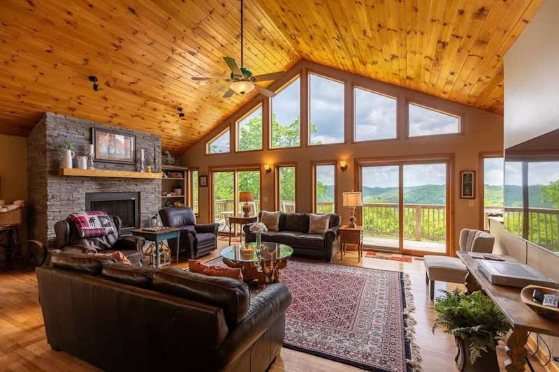 5 O'Clock between Boone & Blowing Rock - Views, hot tub, BBQ smoker, pool table!  Minutes to town., photo 3
