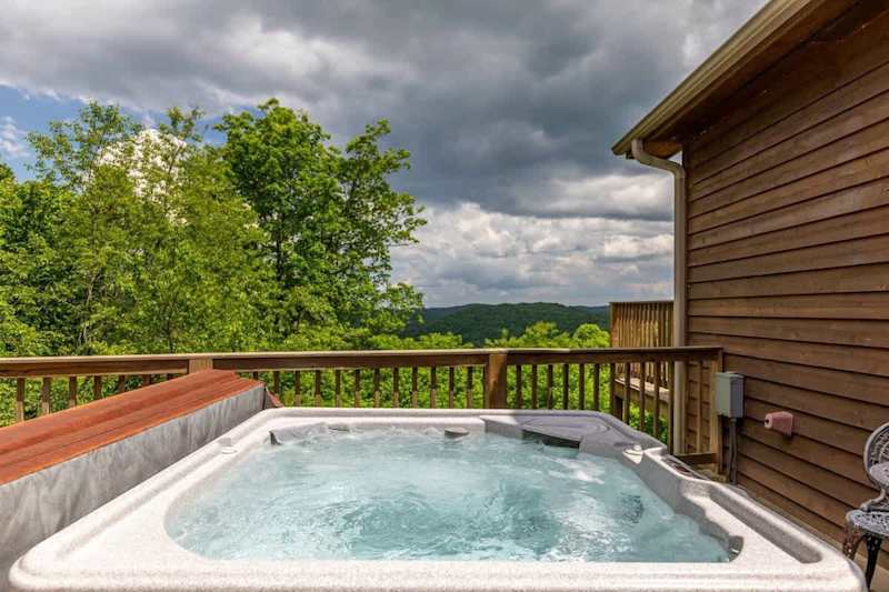 5 O'Clock between Boone & Blowing Rock - Views, hot tub, BBQ smoker, pool table!  Minutes to town., photo 2