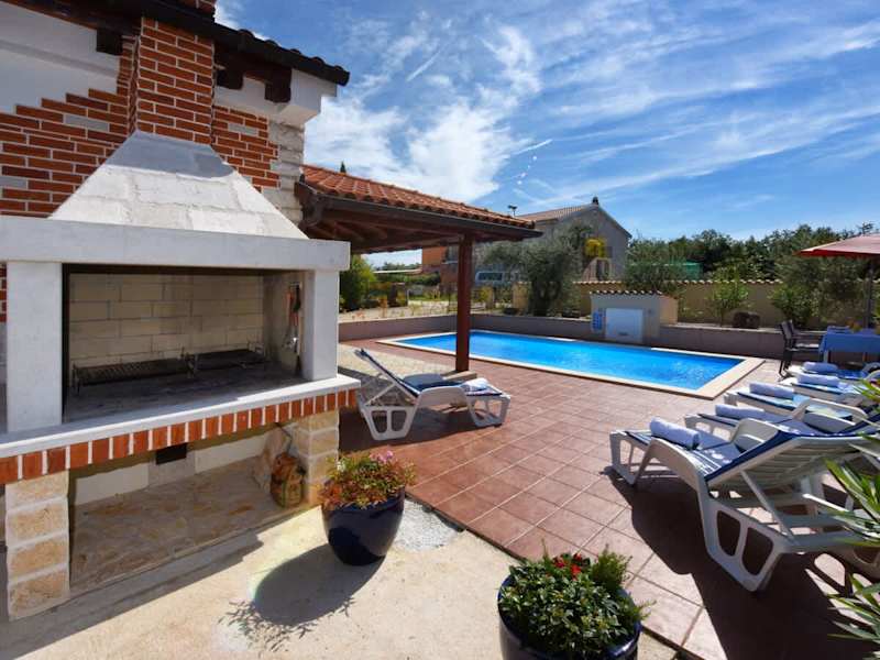 Villa Cherry House with pool property photo 5