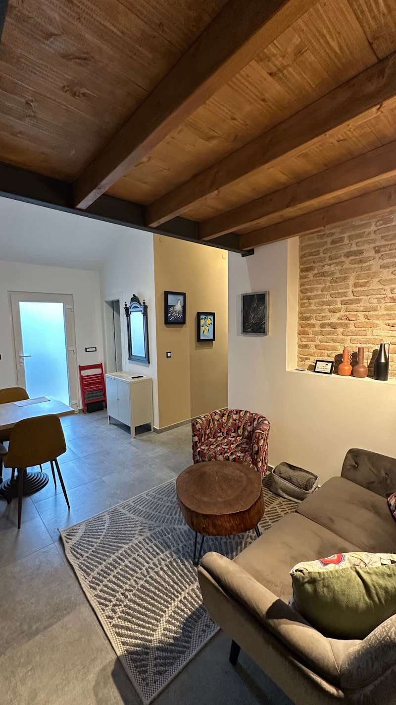 Apartment Urban Grey property photo 3