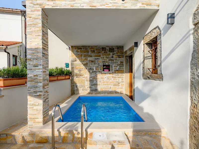 Casa Piccola Leona with pool in Groznjan property photo 1