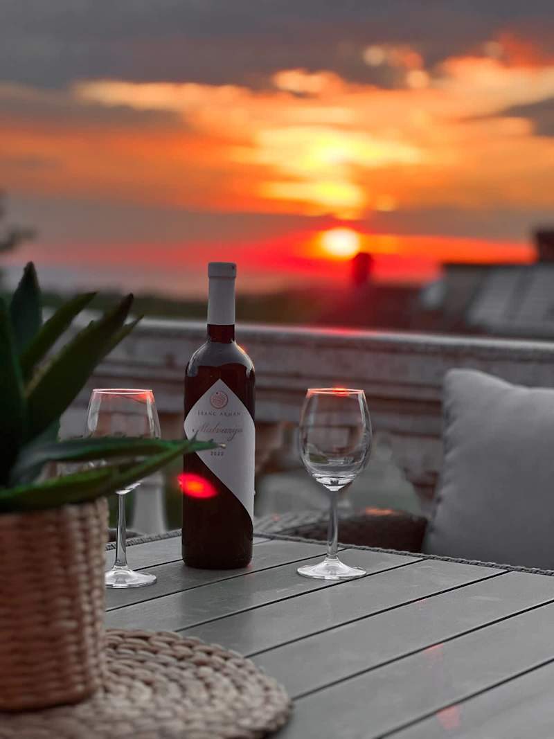 Premium Apartment Seaview property photo 3