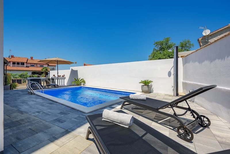 Apartment Vedran with heated pool, in Porec property photo 4
