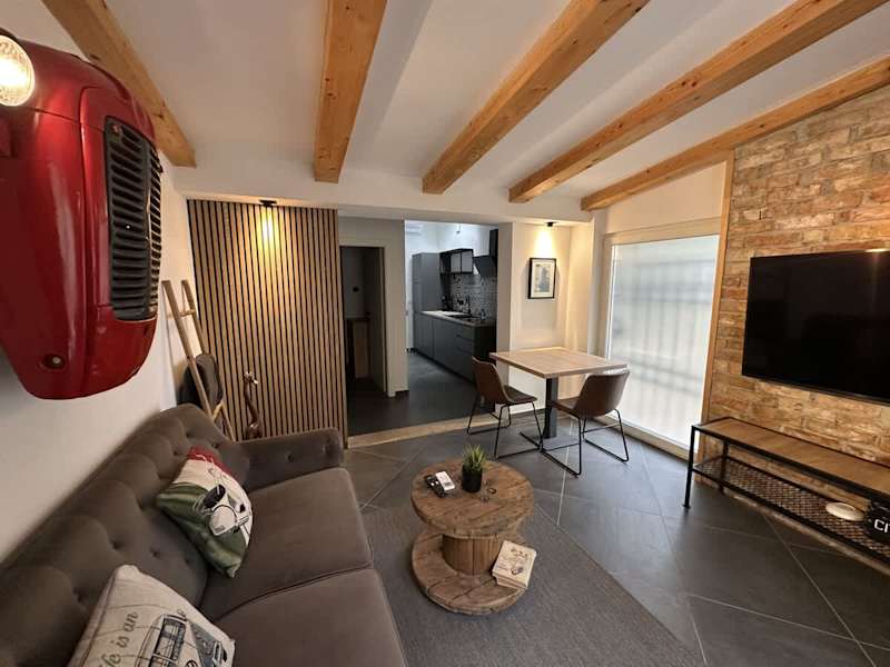 Apartment Urban Black property photo 3