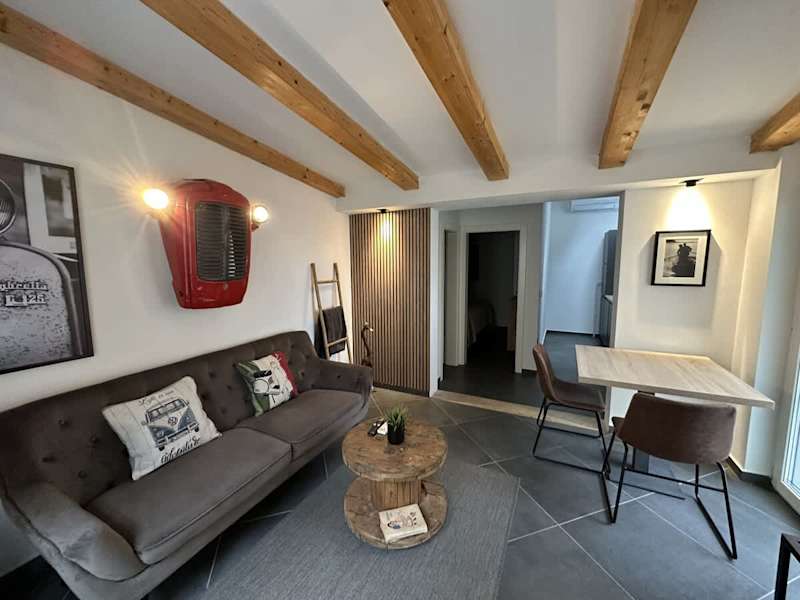 Apartment Urban Black property photo 1