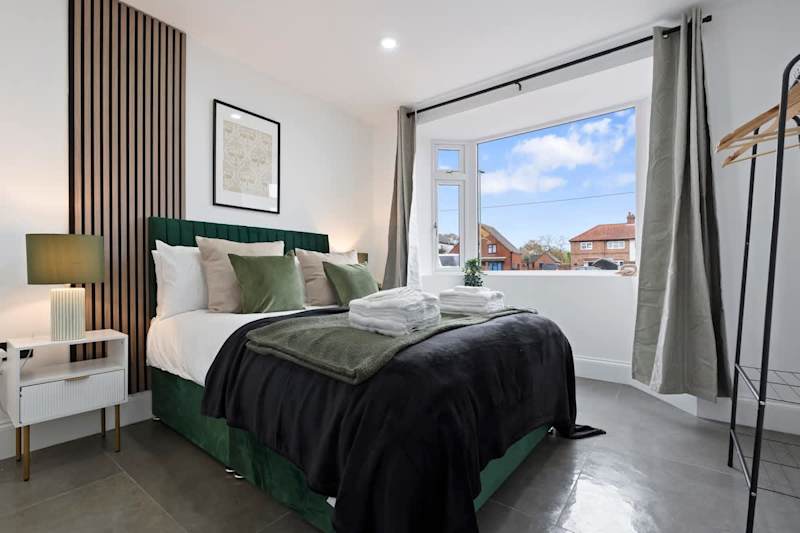 Southampton Getaway · Huge Home + Garden Sleeps 10