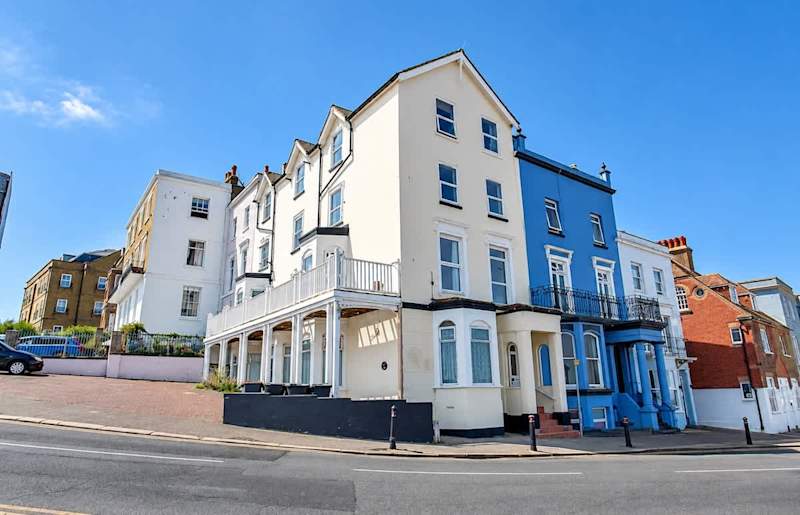 Sea-View Herne Bay Apartment · Parking · Sleeps 5