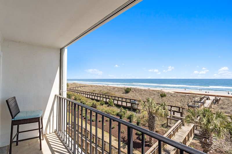 CB Boardwalk Condo, Oceanfront, Pool! Villa