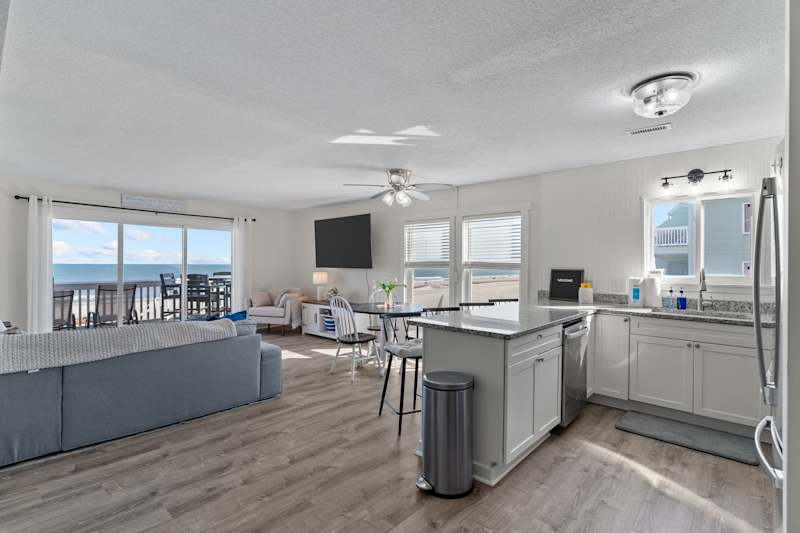 Carolina Beach Oceanfront, Steps to Pier, Pool! Villa, photo 5