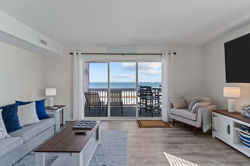 Carolina Beach Oceanfront, Steps to Pier, Pool! Villa, photo 2