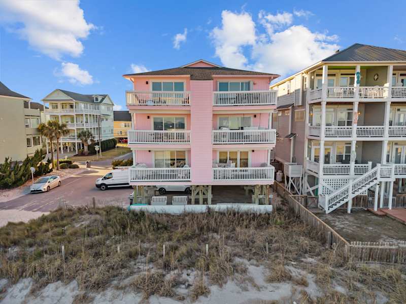 Carolina Beach Oceanfront, Steps to Pier, Pool! Villa