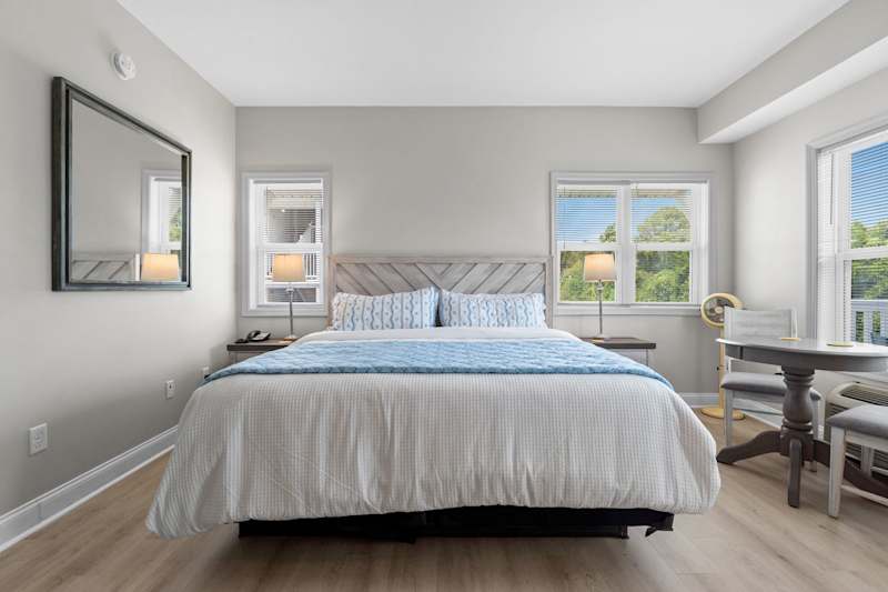 Riverfront King Condo | Pool + Southport, photo 2
