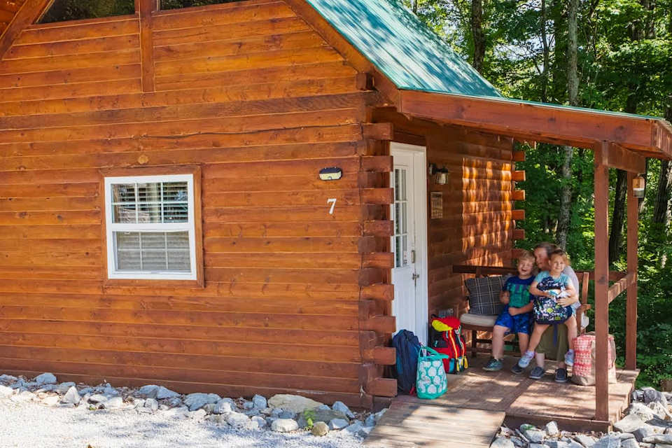 Cabin 7 – Private Log Cabin with loft in Columbia Kentucky