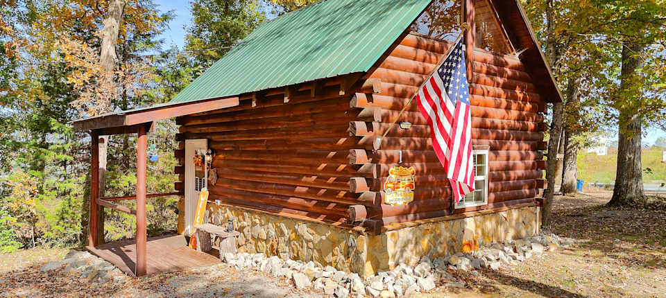 Cabin 1 – Pet Friendly | Firepit | Near Lake | Private Cabin