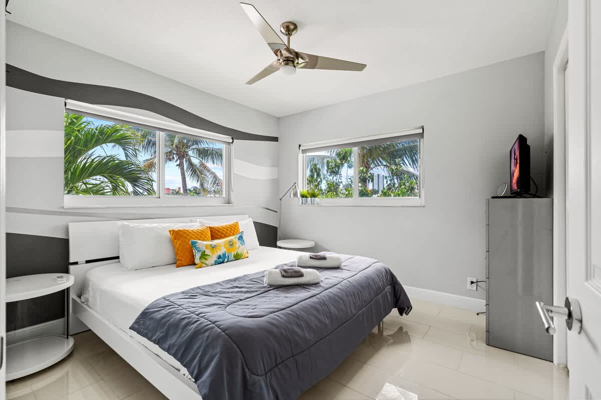 Pompano Condo: Our second bedroom comes with a queen-sized bed