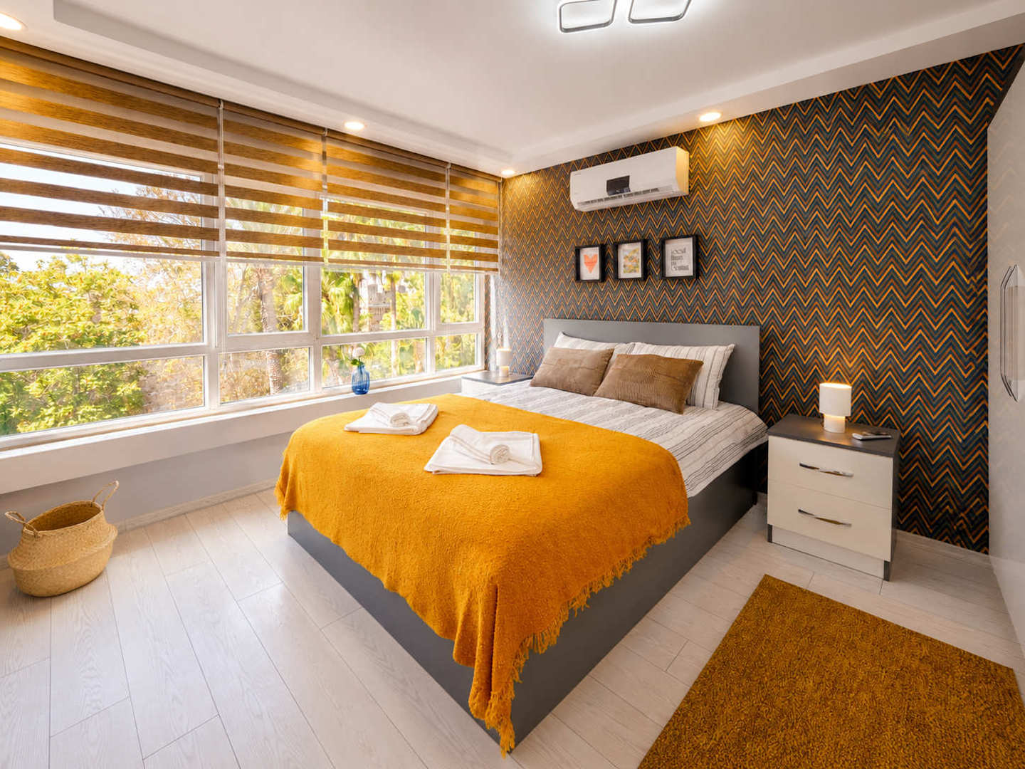 Bright Yellow Flat Near Beach Old Town Free Wifi