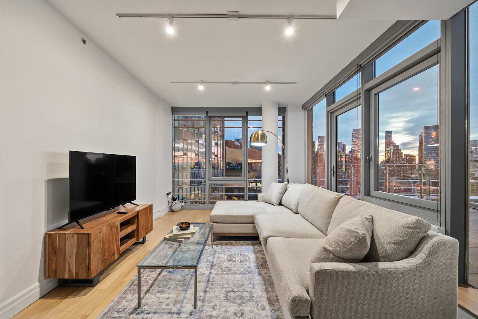Forte Select XXV | Midtown West | Apt w/ Private Terrace