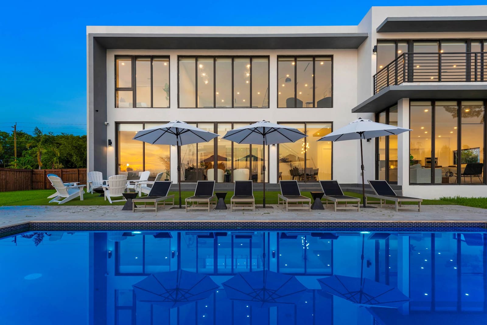 Villa Lago | Miami | Exclusive Lakeview Home with Pool