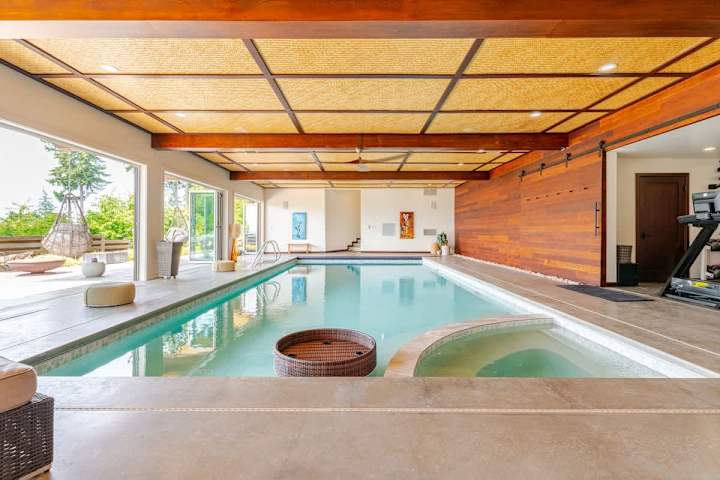 Puget Villa | Edmonds | Retreat with Heated Pool, Gym & Sauna