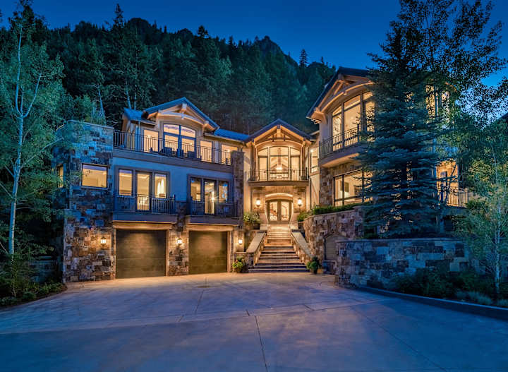Little Cloud Haven | Aspen | Outdoor Lounge & Hot Tub