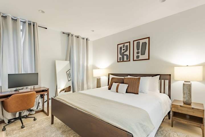 Salisbury I | Lenox Hill | Penthouse w/ Private Roof